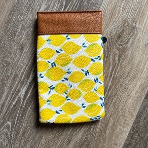 Thirty one lemon pouch